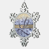 まばゆいキラキラ青いビーズモノグラム スノーフレークピューターオーナメント (右)