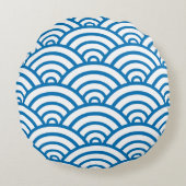 まばゆい青と白のホタテ模様の丸い枕 ラウンドクッション (正面)