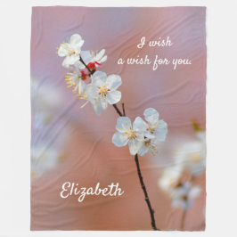 まぶしいア日本のプリコットの花 フリースブランケット