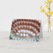 まれな品種雌鶏のための虹の卵 カード (黄色い花)