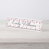 みすぼらしいシックかわいらしな小さなピンクのバラ白フェミニン デスクネームプレート (正面)