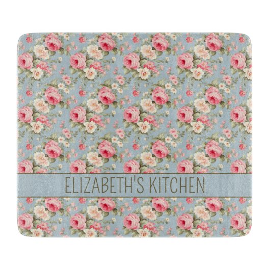 みすぼらしいシックなピンクとブルーのコテージバラと花 カッティングボード (正面)