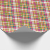 みすぼらしいシックなピンクのオレンジ色の緑の白いギンガム ラッピングペーパー (角)