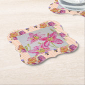 みすぼらしいシックなピンクのリリーフローラフラワーギンガムバラ ペーパーコースター (アングル)