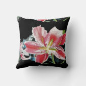 みすぼらしいシックなブラックリリーフローラフラワークッション クッション (裏面)