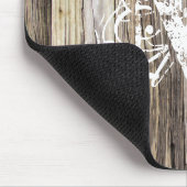 みすぼらしいシックなモノグラムで風化された木材 マウスパッド (コーナー)