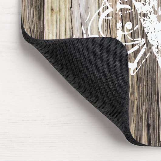 みすぼらしいシックなモノグラムで風化された木材 マウスパッド (コーナー)