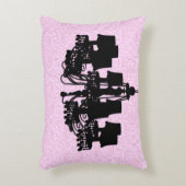 みすぼらしいシャンデリアのシルエット、ピンクのアクセント枕 アクセントクッション (正面(垂直))