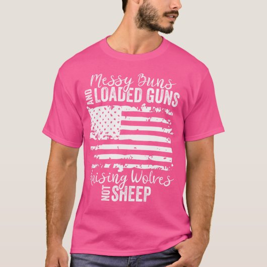 みすぼらしいバンと銃が積み込まれ、狼を撃ち上げる Tシャツ (正面)