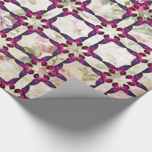 みすぼらしい上のピンクの蝶のパターンヴィンテージバラ ラッピングペーパー (角)