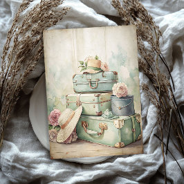 みすぼらしい水色のヴィンテージ夏の帽子のスーツケース 薄葉紙