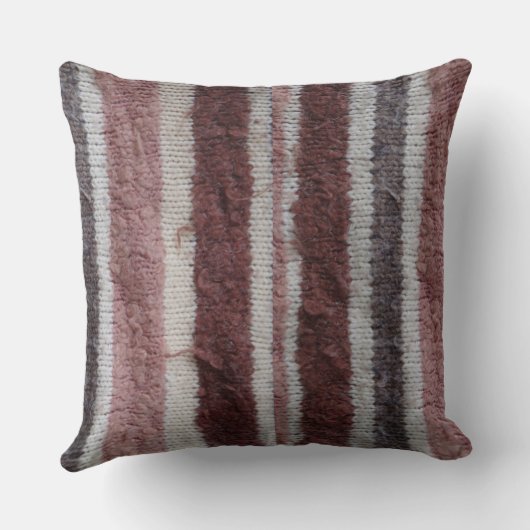 みすぼらしい茶色とビージュの編みストライプ物の クッション (裏面)