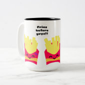 みんなの前でフライドポテト！ ツートーンマグカップ (正面左)