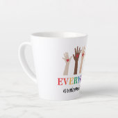 みんなようこそアイダホ先生 カフェラテマグ (左アングル)