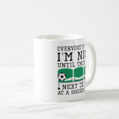 みんな私のことをいい人だと思っている コーヒーマグカップ (正面右)
