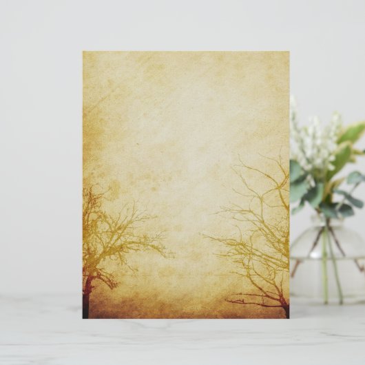 むき出しの木の枝からかえる老朽化した紙スクラップブック (スタンド正面)