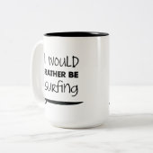 むしろコーヒー・マグをサーフしています ツートーンマグカップ (正面左)