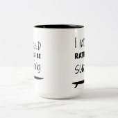 むしろコーヒー・マグをサーフしています ツートーンマグカップ (中央)