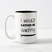 むしろコーヒー・マグをサーフしています ツートーンマグカップ (左)