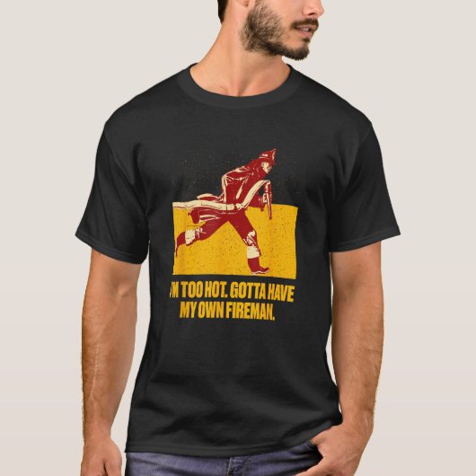 めっちゃセクシーな消防士の妻 消防士ユーモア Tシャツ (正面)