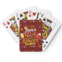 めでたい新年のお祝いがグラスを上げる