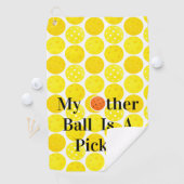 もう一つのボールはピクルスの黄色いピックボール ゴルフタオル (インサイチュ)
