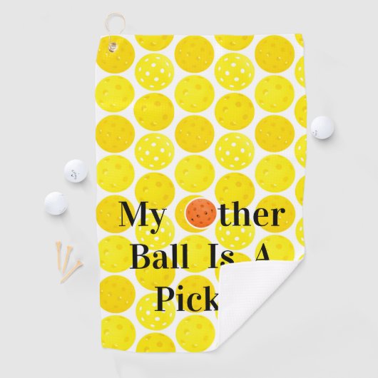 もう一つのボールはピクルスの黄色いピックボール ゴルフタオル (インサイチュ)