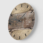 もう一つ壁にれんががが詰まった ラージ壁時計 (傾斜)