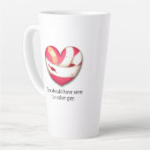 「もう一人の男を見るべきだったのに」壊れたハート カフェラテマグ (左アングル)