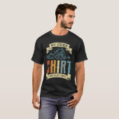 もう一人は陶芸家の上に粘土を乗せている Tシャツ (正面フル)