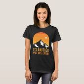 もう半マイルかそこら活動的なハイキングだ Tシャツ (正面フル)
