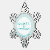 もう少しを食べて下さい、愛して下さい及び食べて下さい スノーフレークピューターオーナメント (右)