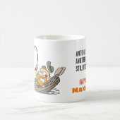 もう1年も年上の賢い人がまだおもしろいに夢中 コーヒーマグカップ (中央)