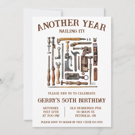 もう1年も釘付け!木工用誕生日 招待状 (正面)