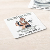 「もう1年年上」、75歳の誕生日おもしろいプレゼント スクエアペーパーコースター (アングル)