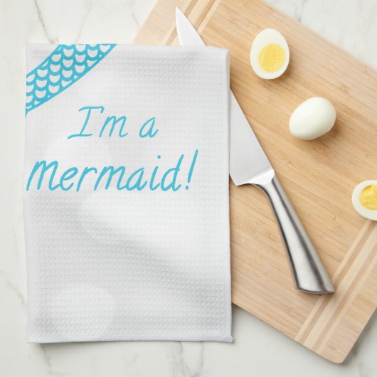 もちろん魚みたいに飲むし人魚だよ キッチンタオル (四つ折り)