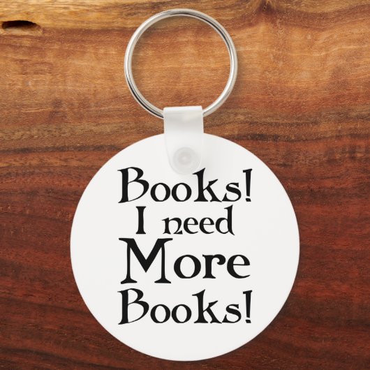 もっとおもしろい本が要るTシャツ キーホルダー (正面)