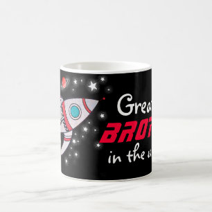 "もっとも偉大BROTHER  in the universe"ブラック/レッド・マグカップ コーヒーマグカップ