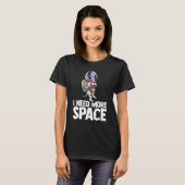 もっとスペースが必要な宇宙飛行士の牛科学ギーク Tシャツ (正面フル)