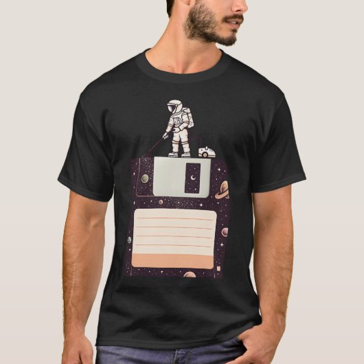 もっとスペースが必要 Tシャツ (正面)