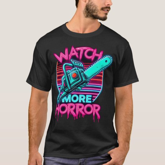 もっとホラーレトロ合成波チェーンソーホラーを見る Tシャツ (正面)