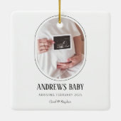 もっとモダン喜びを期待するベビー写真クリスマス セラミックオーナメント (裏面)