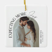 もっとモダン喜びを期待するベビー写真クリスマス セラミックオーナメント (正面)