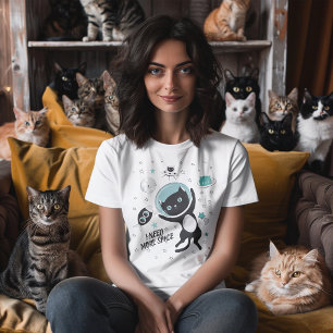 もっとモダン宇宙の黒猫マンガが必要 Tシャツ