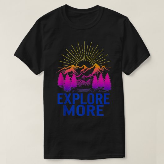 もっと冒険トラベルキャンピングハイキング山 Tシャツ (デザイン正面)