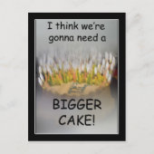 もっと大きな誕生日ケーキが必要だと思う！ ポストカード (正面)