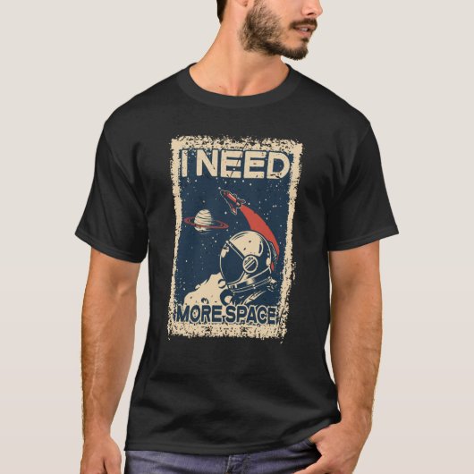 もっと宇宙シャツ宇宙飛行士の宇宙空間が必要 Tシャツ (正面)
