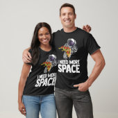 もっと宇宙宇宙飛行士ピザアウトサースペースシーが必要 Tシャツ (ユニセックス)