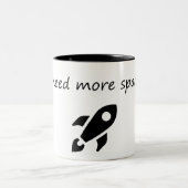 もっと必要な宇宙-おもしろい宇宙飛行士 ツートーンマグカップ (中央)