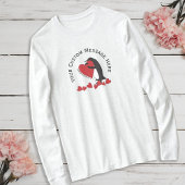 もっと愛してる!キュートペおもしろいンギンと赤いハート Tシャツ